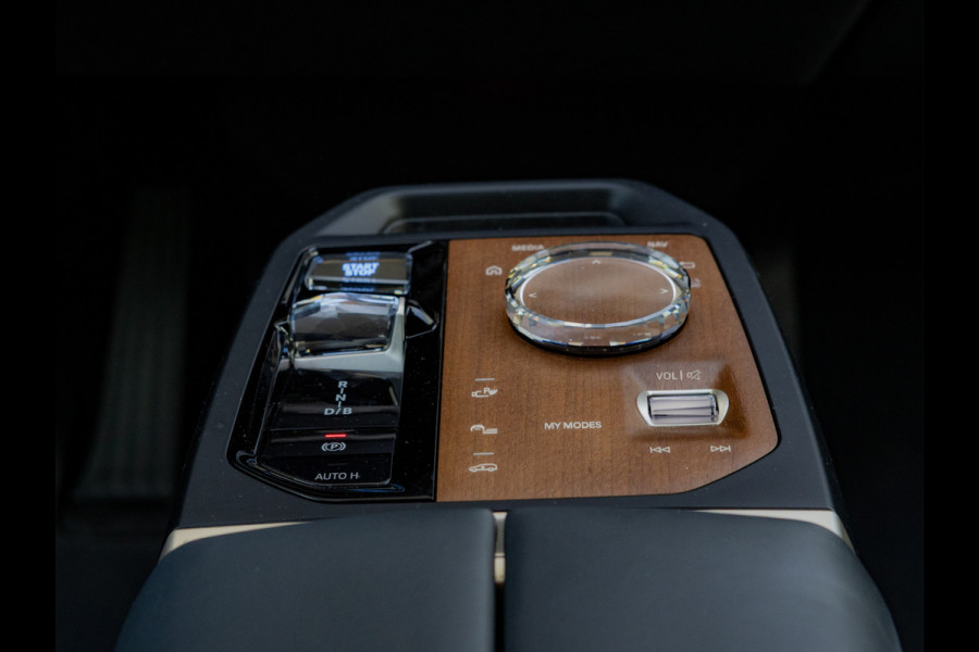 BMW iX M60 - Pano - Bowers & Wilkins - Trekhaak - Stoelventilatie