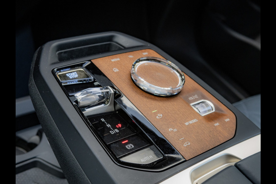 BMW iX M60 - Pano - Bowers & Wilkins - Trekhaak - Stoelventilatie