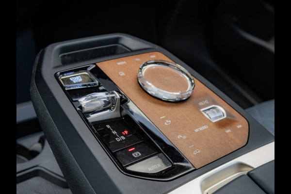 BMW iX M60 - Pano - Bowers & Wilkins - Trekhaak - Stoelventilatie