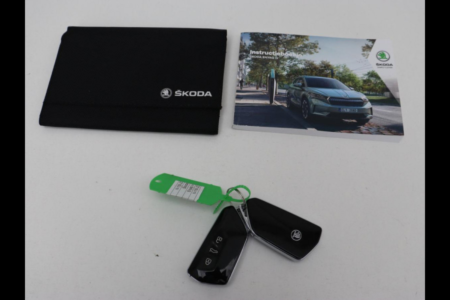 Škoda ENYAQ iV 60 | Stoel & stuurverwarming | Carplay | Keyless | Navigatie | Camera | Cruise control | Full LED | Parkeerhulp | 20'' lichtmetalen velgen