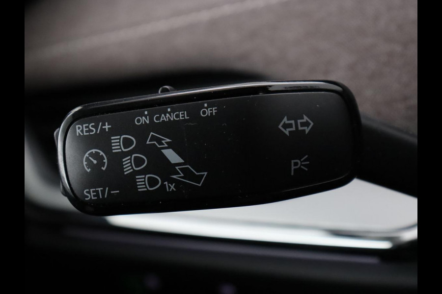 Škoda ENYAQ iV 60 | Stoel & stuurverwarming | Carplay | Keyless | Navigatie | Camera | Cruise control | Full LED | Parkeerhulp | 20'' lichtmetalen velgen