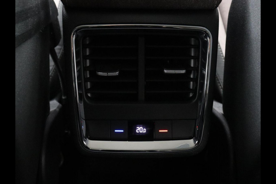 Škoda ENYAQ iV 60 | Stoel & stuurverwarming | Carplay | Keyless | Navigatie | Camera | Cruise control | Full LED | Parkeerhulp | 20'' lichtmetalen velgen
