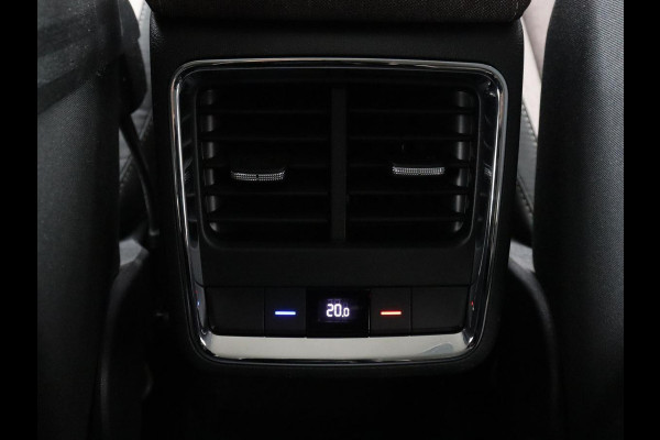 Škoda ENYAQ iV 60 | Stoel & stuurverwarming | Carplay | Keyless | Navigatie | Camera | Cruise control | Full LED | Parkeerhulp | 20'' lichtmetalen velgen