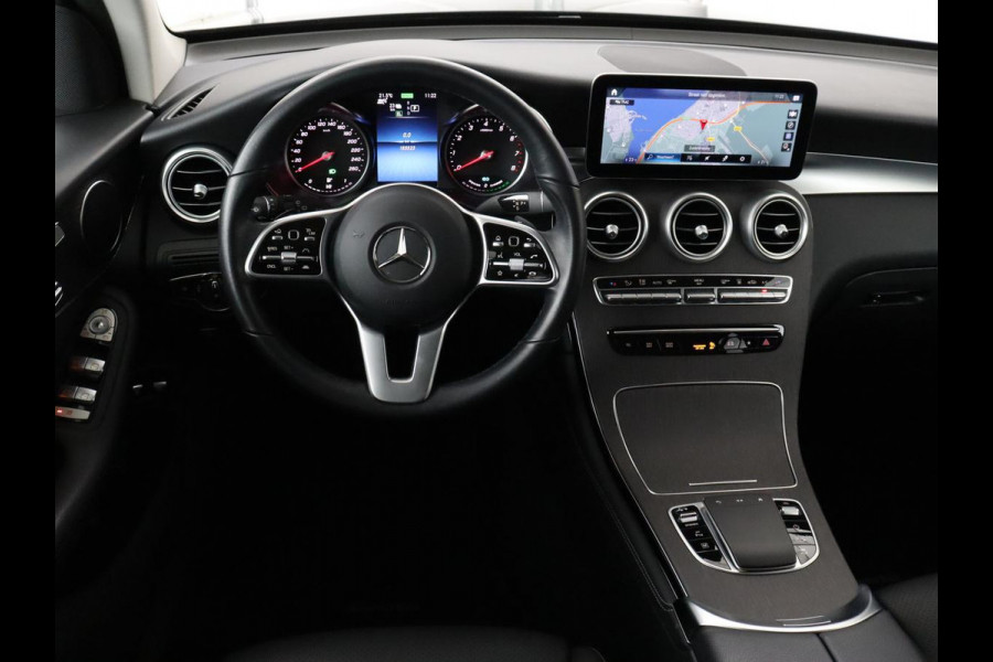 Mercedes-Benz GLC 300e 4Matic | Adaptive cruise | Trekhaak | Carplay | Stoelverwarming | Leder | Massage | Memory | Camera | Navigatie