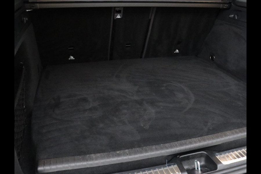 Mercedes-Benz GLC 300e 4Matic | Adaptive cruise | Trekhaak | Carplay | Stoelverwarming | Leder | Massage | Memory | Camera | Navigatie