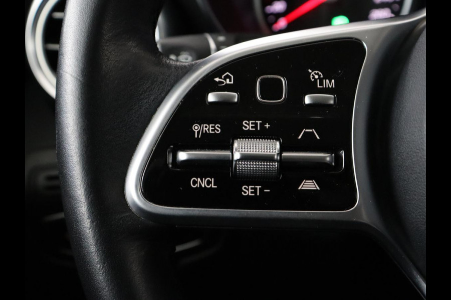 Mercedes-Benz GLC 300e 4Matic | Adaptive cruise | Trekhaak | Carplay | Stoelverwarming | Leder | Massage | Memory | Camera | Navigatie