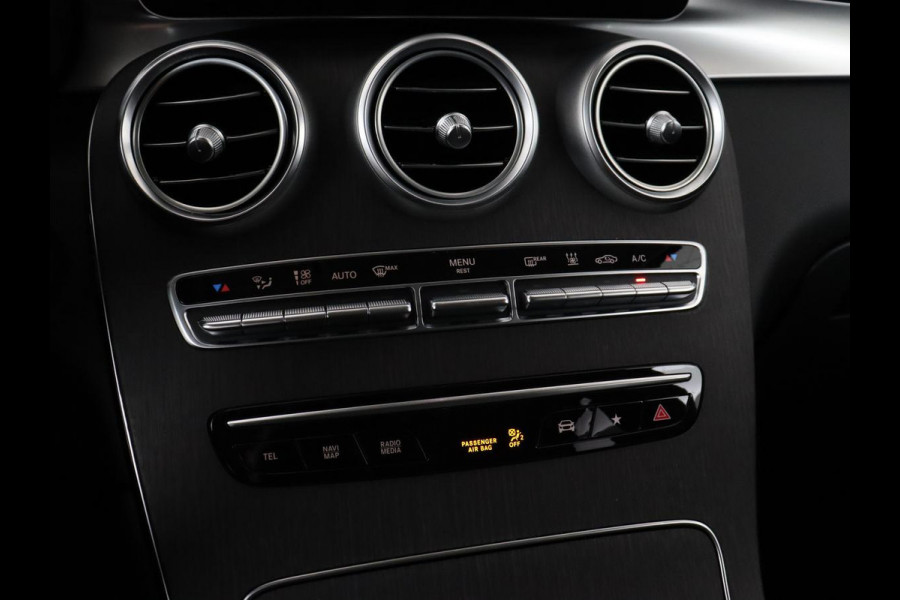 Mercedes-Benz GLC 300e 4Matic | Adaptive cruise | Trekhaak | Carplay | Stoelverwarming | Leder | Massage | Memory | Camera | Navigatie