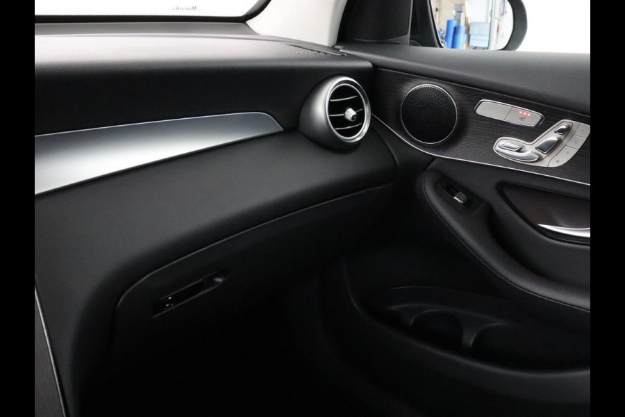 Mercedes-Benz GLC 300e 4Matic | Adaptive cruise | Trekhaak | Carplay | Stoelverwarming | Leder | Massage | Memory | Camera | Navigatie