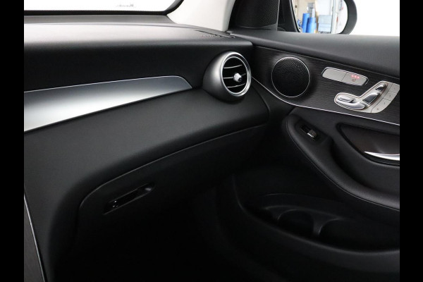Mercedes-Benz GLC 300e 4Matic | Adaptive cruise | Trekhaak | Carplay | Stoelverwarming | Leder | Massage | Memory | Camera | Navigatie