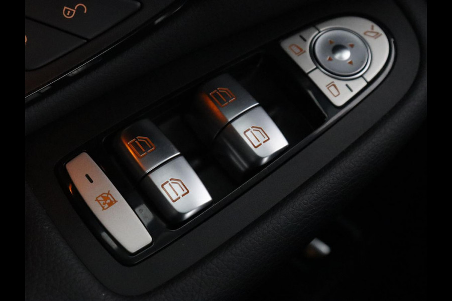 Mercedes-Benz GLC 300e 4Matic | Adaptive cruise | Trekhaak | Carplay | Stoelverwarming | Leder | Massage | Memory | Camera | Navigatie