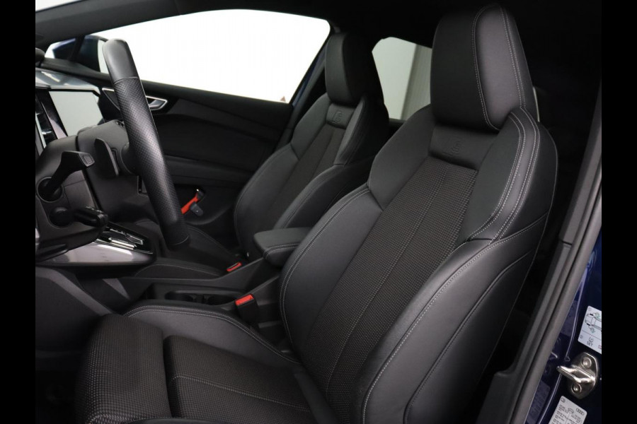 Audi Q4 e-tron 40 Launch edition S Competition 77 kWh | Stoelverwarming | Warmtepomp | Matrix LED | Carplay | Adaptive cruise | Navigatie | Virtual Cockpit | Half leder | Sportstoelen