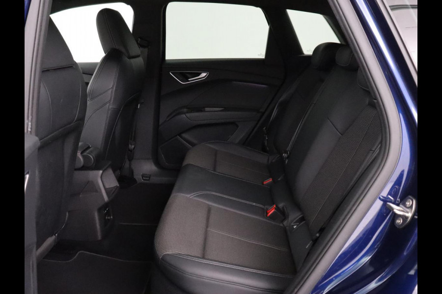 Audi Q4 e-tron 40 Launch edition S Competition 77 kWh | Stoelverwarming | Warmtepomp | Matrix LED | Carplay | Adaptive cruise | Navigatie | Virtual Cockpit | Half leder | Sportstoelen