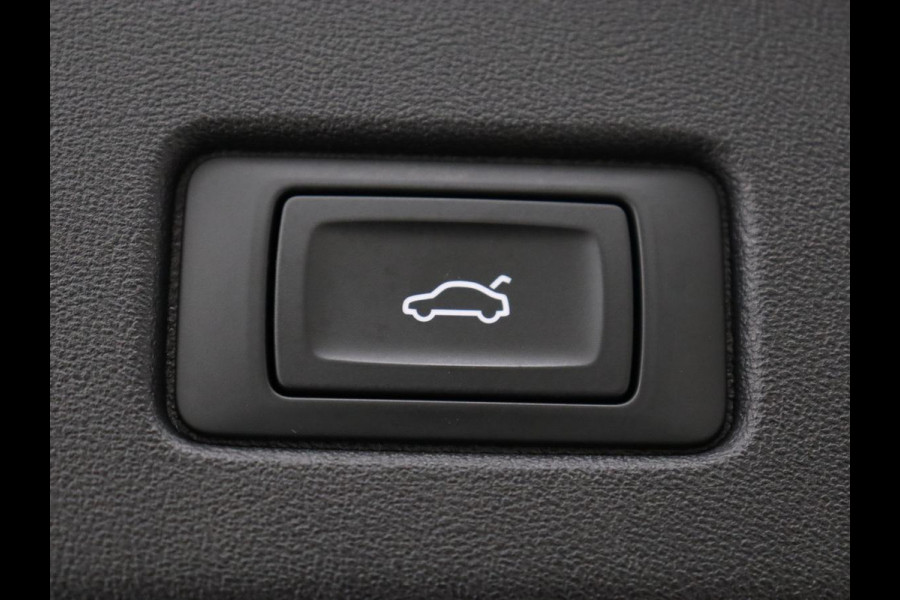 Audi Q4 e-tron 40 Launch edition S Competition 77 kWh | Stoelverwarming | Warmtepomp | Matrix LED | Carplay | Adaptive cruise | Navigatie | Virtual Cockpit | Half leder | Sportstoelen