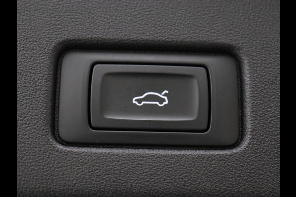 Audi Q4 e-tron 40 Launch edition S Competition 77 kWh | Stoelverwarming | Warmtepomp | Matrix LED | Carplay | Adaptive cruise | Navigatie | Virtual Cockpit | Half leder | Sportstoelen