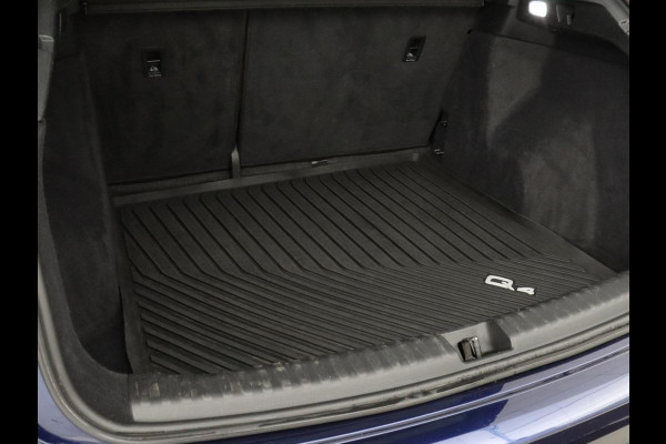 Audi Q4 e-tron 40 Launch edition S Competition 77 kWh | Stoelverwarming | Warmtepomp | Matrix LED | Carplay | Adaptive cruise | Navigatie | Virtual Cockpit | Half leder | Sportstoelen