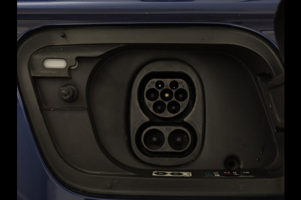 Audi Q4 e-tron 40 Launch edition S Competition 77 kWh | Stoelverwarming | Warmtepomp | Matrix LED | Carplay | Adaptive cruise | Navigatie | Virtual Cockpit | Half leder | Sportstoelen