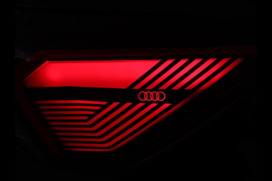 Audi Q4 e-tron 40 Launch edition S Competition 77 kWh | Stoelverwarming | Warmtepomp | Matrix LED | Carplay | Adaptive cruise | Navigatie | Virtual Cockpit | Half leder | Sportstoelen