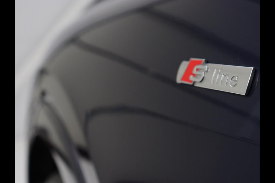 Audi Q4 e-tron 40 Launch edition S Competition 77 kWh | Stoelverwarming | Warmtepomp | Matrix LED | Carplay | Adaptive cruise | Navigatie | Virtual Cockpit | Half leder | Sportstoelen