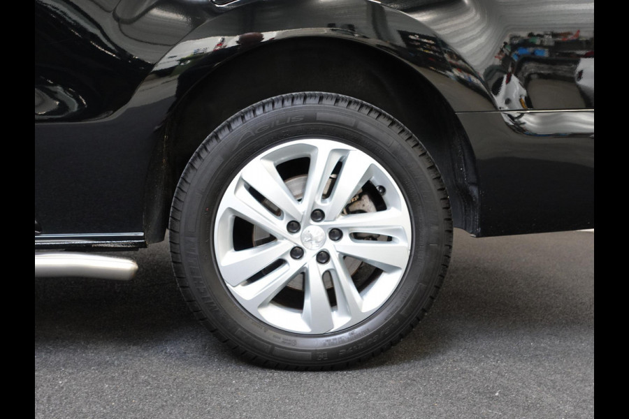 Peugeot Expert 2.0 BlueHDI 180pk Automaat Long L3 Premium 3-zits Cruise Control Airco App-Connect LM Velgen Trekgewicht 2500kg