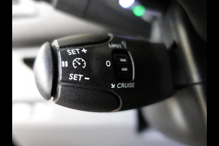 Peugeot Expert 2.0 BlueHDI 180pk Automaat Long L3 Premium 3-zits Cruise Control Airco App-Connect LM Velgen Trekgewicht 2500kg