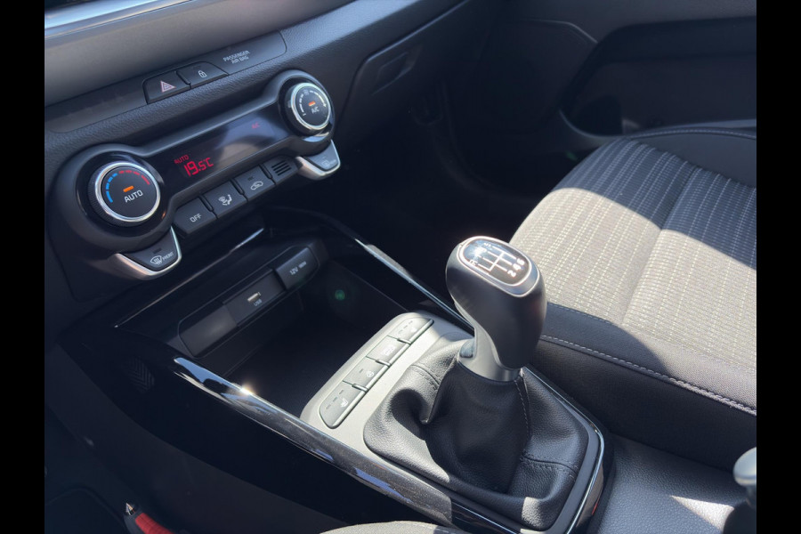 Kia Stonic 1.0 T-GDi MHEV DynamicPlusLine Camera | LMV | Cruise | Navi | LED | Stoel- en Stuurverwarming | Privacy Glass | Apple Carplay & Android Auto |
