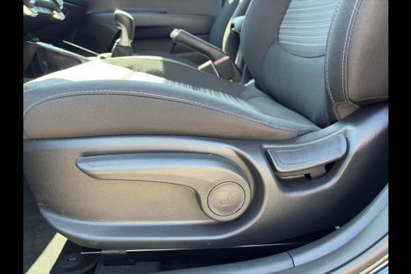 Kia Stonic 1.0 T-GDi MHEV DynamicPlusLine Camera | LMV | Cruise | Navi | LED | Stoel- en Stuurverwarming | Privacy Glass | Apple Carplay & Android Auto |