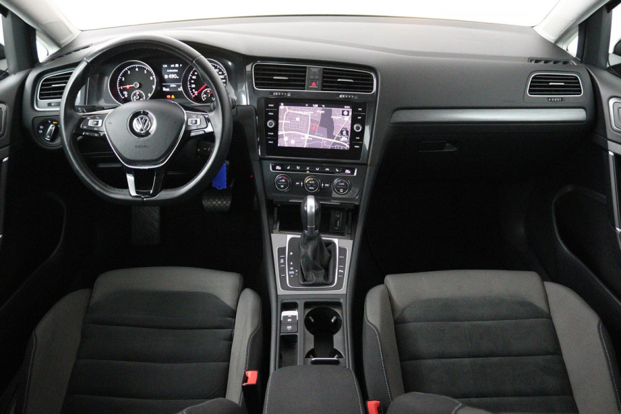 Volkswagen Golf 1.0 TSI Comfortline Business Automaat (NAVIGATIE, STOELVERWARMING, CAMERA, 1e EIGENAAR, GOED ONDERHOUDEN)