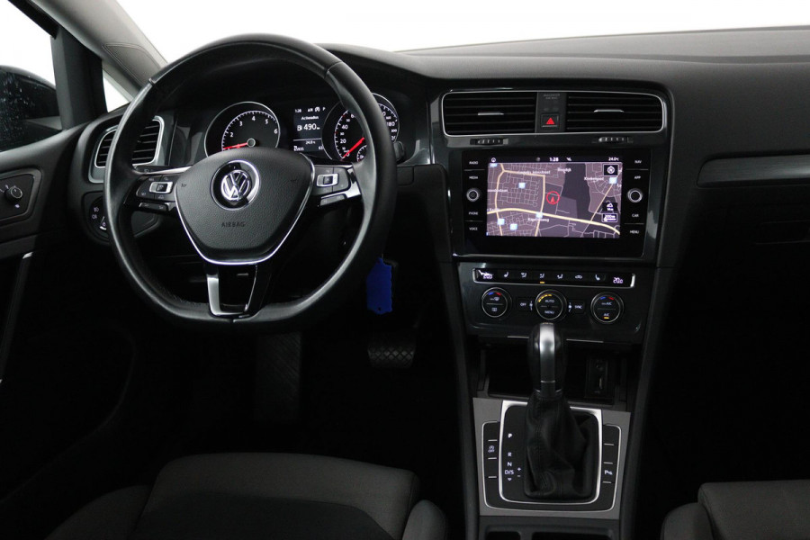 Volkswagen Golf 1.0 TSI Comfortline Business Automaat (NAVIGATIE, STOELVERWARMING, CAMERA, 1e EIGENAAR, GOED ONDERHOUDEN)