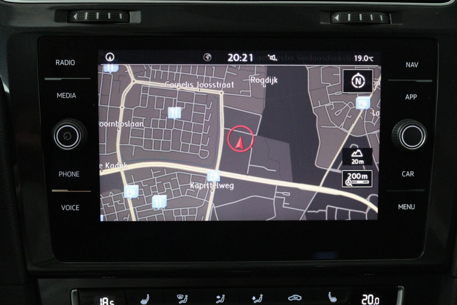 Volkswagen Golf 1.0 TSI Comfortline Business Automaat (NAVIGATIE, STOELVERWARMING, CAMERA, 1e EIGENAAR, GOED ONDERHOUDEN)
