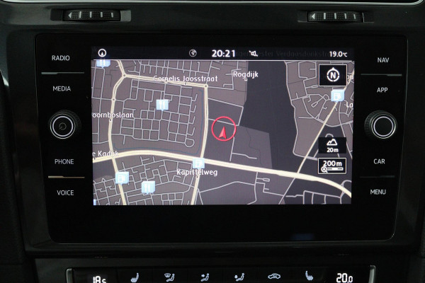 Volkswagen Golf 1.0 TSI Comfortline Business Automaat (NAVIGATIE, STOELVERWARMING, CAMERA, 1e EIGENAAR, GOED ONDERHOUDEN)