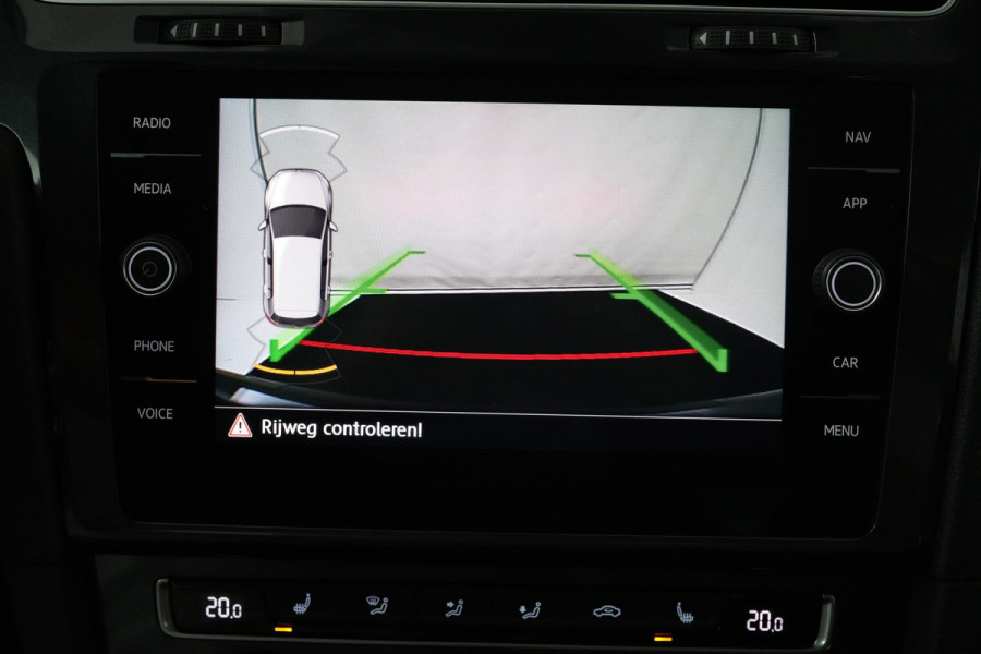 Volkswagen Golf 1.0 TSI Comfortline Business Automaat (NAVIGATIE, STOELVERWARMING, CAMERA, 1e EIGENAAR, GOED ONDERHOUDEN)