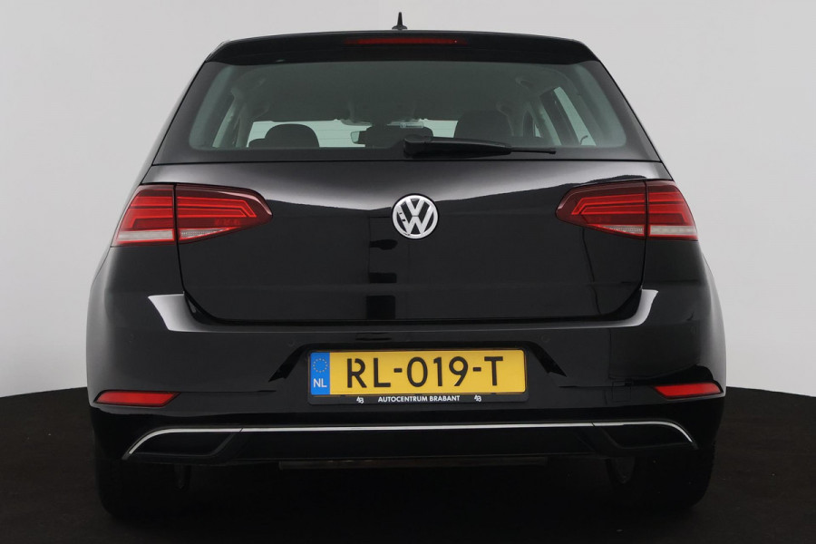 Volkswagen Golf 1.0 TSI Comfortline Business Automaat (NAVIGATIE, STOELVERWARMING, CAMERA, 1e EIGENAAR, GOED ONDERHOUDEN)