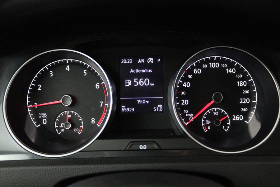 Volkswagen Golf 1.0 TSI Comfortline Business Automaat (NAVIGATIE, STOELVERWARMING, CAMERA, 1e EIGENAAR, GOED ONDERHOUDEN)