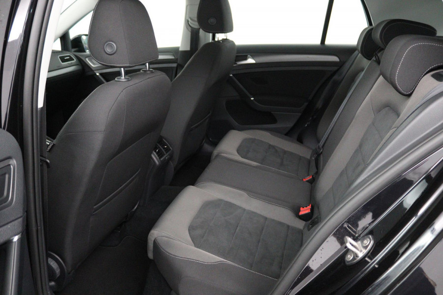 Volkswagen Golf 1.0 TSI Comfortline Business Automaat (NAVIGATIE, STOELVERWARMING, CAMERA, 1e EIGENAAR, GOED ONDERHOUDEN)