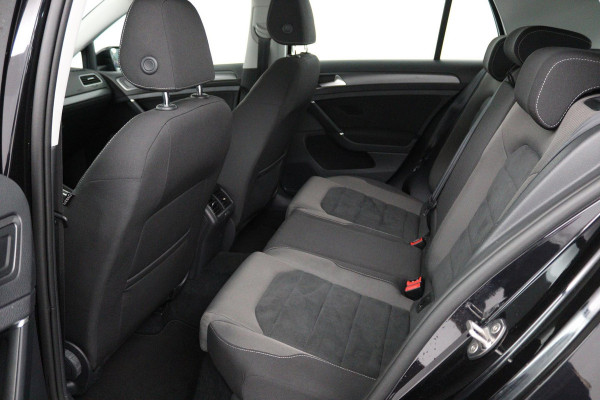 Volkswagen Golf 1.0 TSI Comfortline Business Automaat (NAVIGATIE, STOELVERWARMING, CAMERA, 1e EIGENAAR, GOED ONDERHOUDEN)