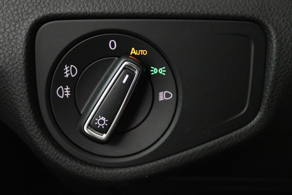 Volkswagen Golf 1.0 TSI Comfortline Business Automaat (NAVIGATIE, STOELVERWARMING, CAMERA, 1e EIGENAAR, GOED ONDERHOUDEN)