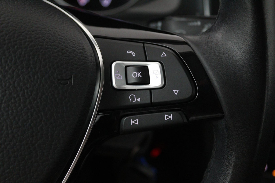Volkswagen Golf 1.0 TSI Comfortline Business Automaat (NAVIGATIE, STOELVERWARMING, CAMERA, 1e EIGENAAR, GOED ONDERHOUDEN)