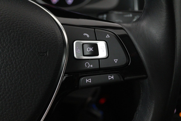 Volkswagen Golf 1.0 TSI Comfortline Business Automaat (NAVIGATIE, STOELVERWARMING, CAMERA, 1e EIGENAAR, GOED ONDERHOUDEN)