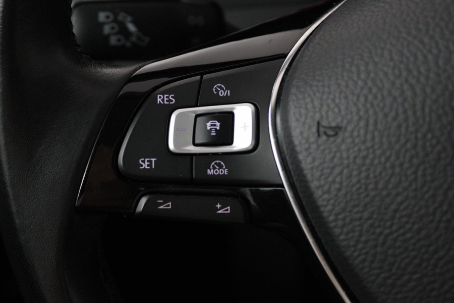 Volkswagen Golf 1.0 TSI Comfortline Business Automaat (NAVIGATIE, STOELVERWARMING, CAMERA, 1e EIGENAAR, GOED ONDERHOUDEN)