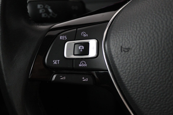 Volkswagen Golf 1.0 TSI Comfortline Business Automaat (NAVIGATIE, STOELVERWARMING, CAMERA, 1e EIGENAAR, GOED ONDERHOUDEN)