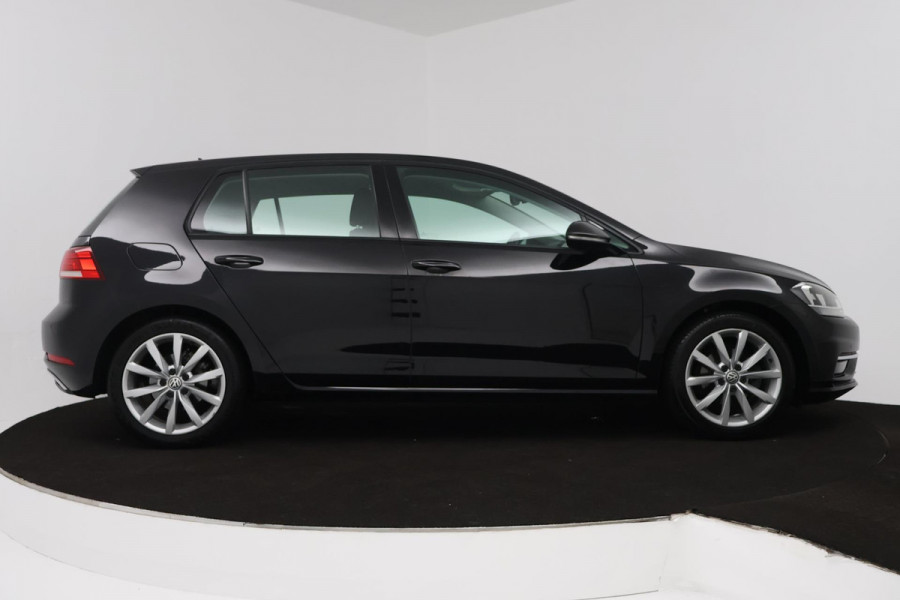 Volkswagen Golf 1.0 TSI Comfortline Business Automaat (NAVIGATIE, STOELVERWARMING, CAMERA, 1e EIGENAAR, GOED ONDERHOUDEN)