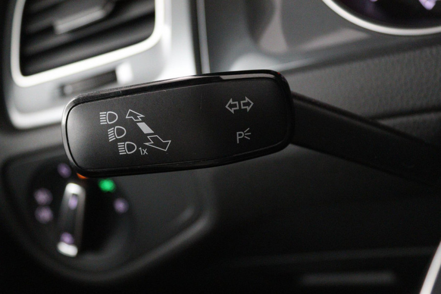 Volkswagen Golf 1.0 TSI Comfortline Business Automaat (NAVIGATIE, STOELVERWARMING, CAMERA, 1e EIGENAAR, GOED ONDERHOUDEN)