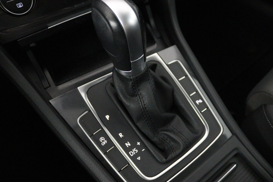 Volkswagen Golf 1.0 TSI Comfortline Business Automaat (NAVIGATIE, STOELVERWARMING, CAMERA, 1e EIGENAAR, GOED ONDERHOUDEN)