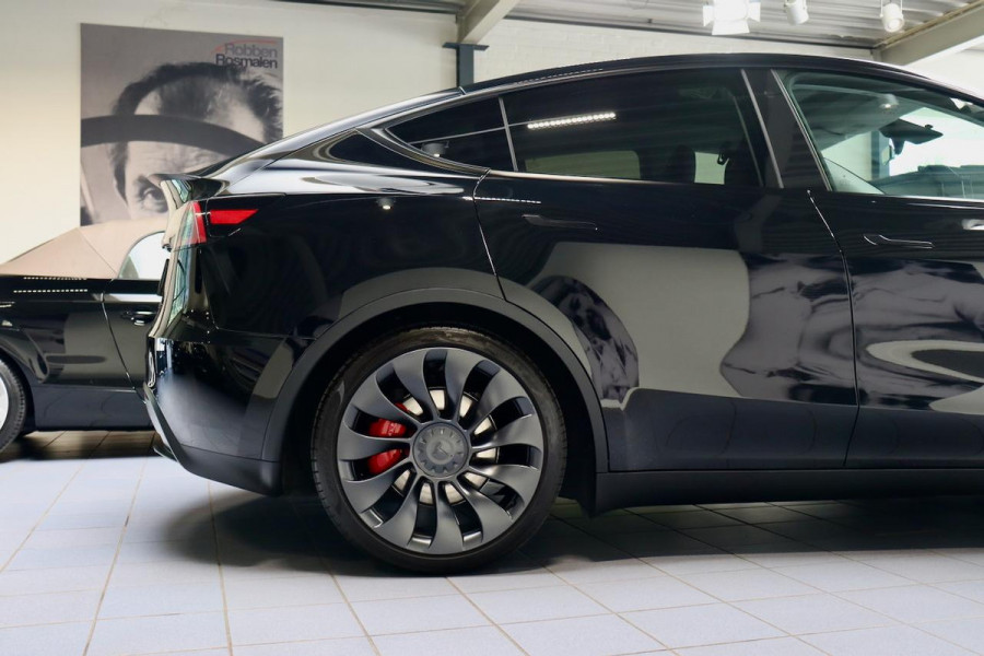 Tesla Model Y Performance AWD 534PK AMD RYZEN BL/BL|TrkHK
