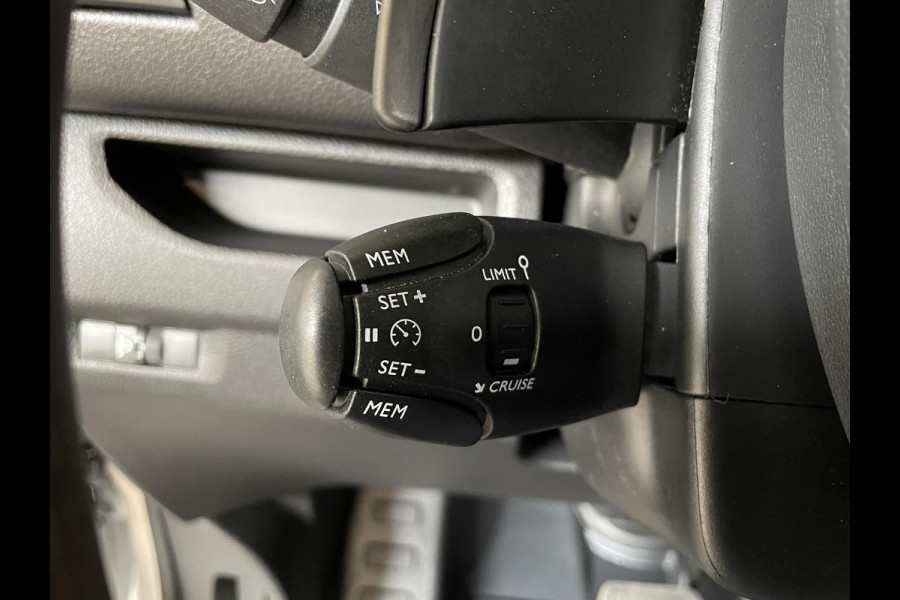 Opel Vivaro 145pk Automaat L2H1 Sport Edition Navigatie Trekhaak Cruise control Airco 3-zits Euro6