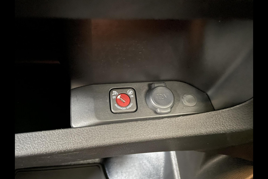 Opel Vivaro 145pk Automaat L2H1 Sport Edition Navigatie Trekhaak Cruise control Airco 3-zits Euro6