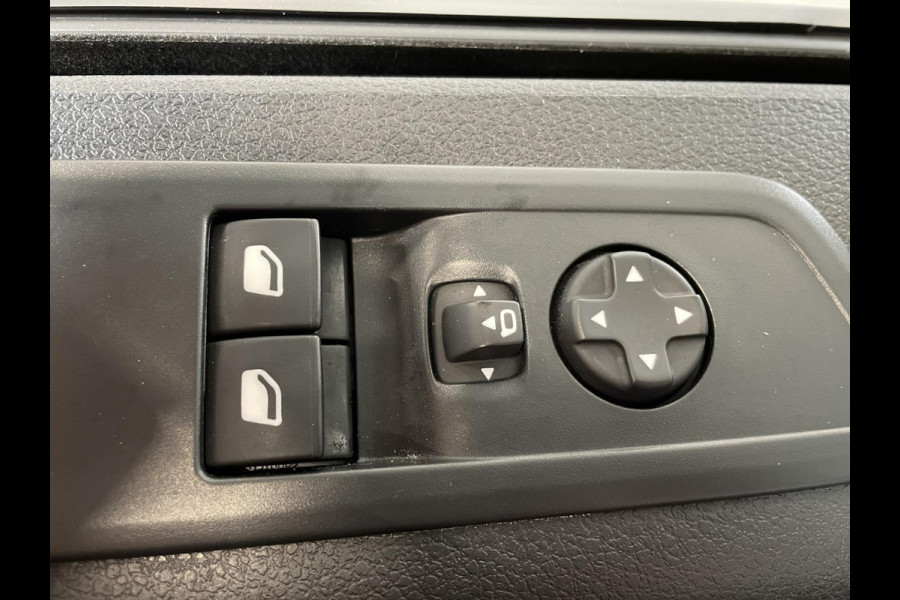 Opel Vivaro 145pk Automaat L2H1 Sport Edition Navigatie Trekhaak Cruise control Airco 3-zits Euro6