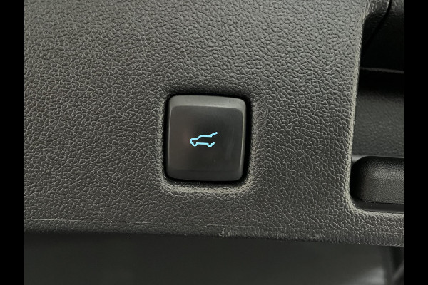 Ford Kuga 2.5 PHEV 224pk Automaat ST-Line | Navigatie | Apple Carplay/Android Auto | Parkeersensoren | Camera | Adaptive Cruise Control |  Elektrische achterklep | Stoel-en stuurverwarming | Park Assist | LED-koplampen |