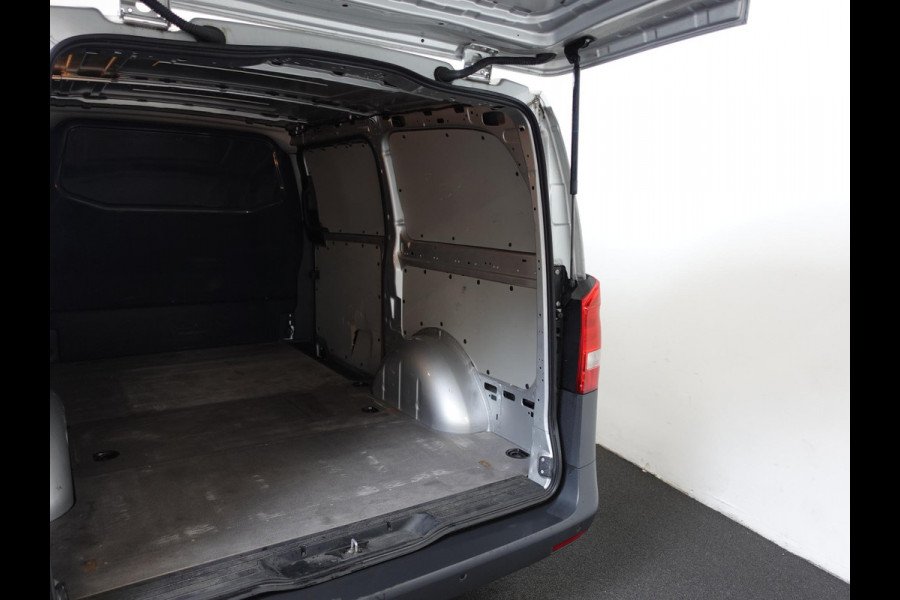 Mercedes-Benz Vito 114 CDI Lang Automaat L2 Airco Cruise control Navigatie Parkeersensoren MF stuurwiel Camera