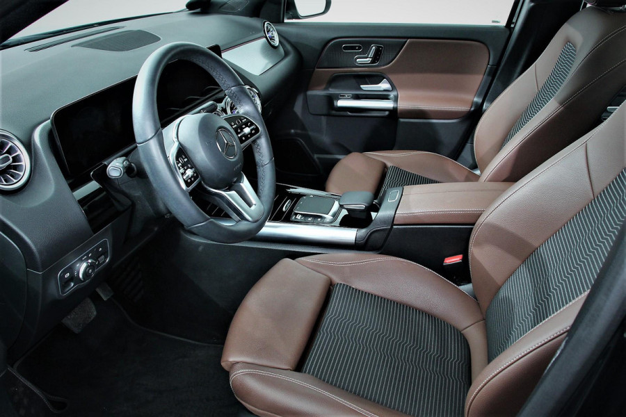Mercedes-Benz GLA 200 163pk Automaat Progressive Premium | Panorama dak Half lederen bekleding Navigatie Camera Stoelverwarming Electrisch bedienbare achterklep Led